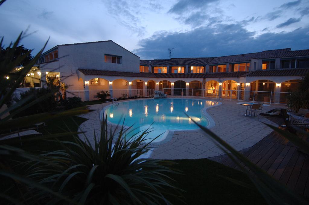 Hotel Restaurant Le Grand Large - Face A La Plage - Ile De Re Ривду-Плаж Екстер'єр фото