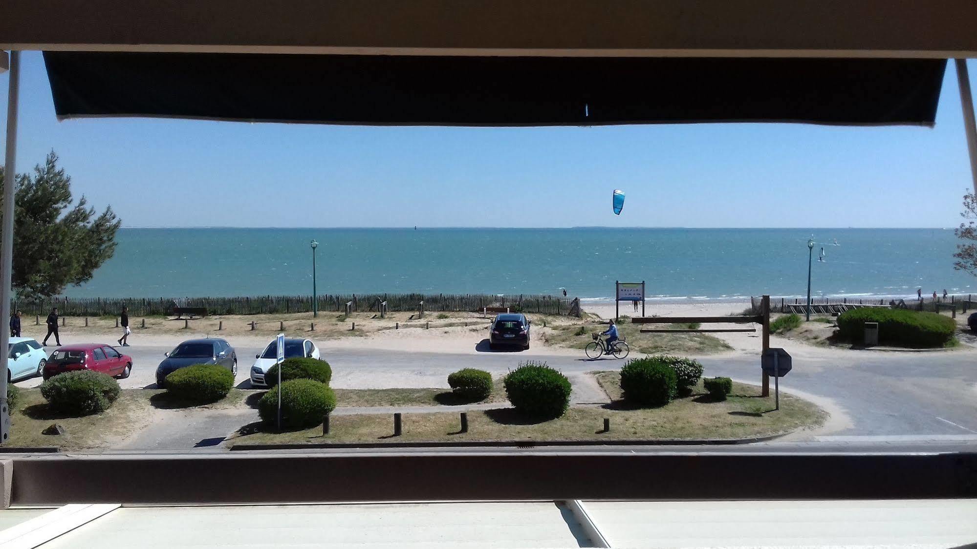Hotel Restaurant Le Grand Large - Face A La Plage - Ile De Re Ривду-Плаж Екстер'єр фото